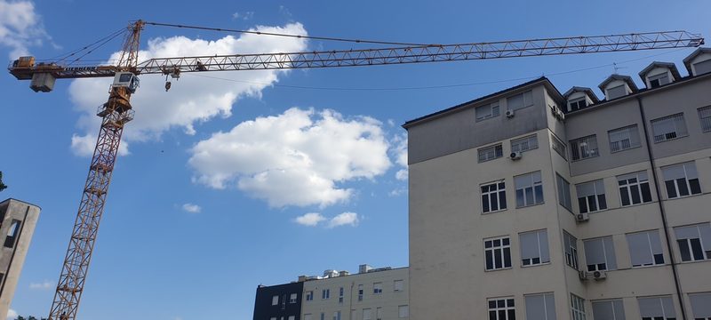 Građevinska dizalica u radu